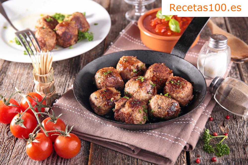 Albóndigas de carne picada y coliflor