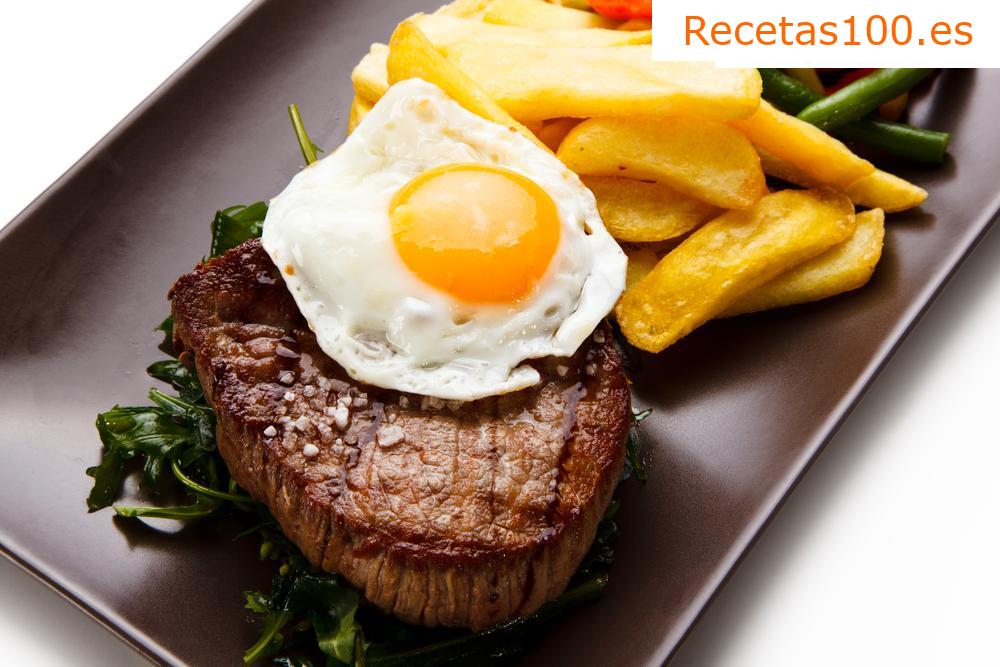 Bistec picado con huevos