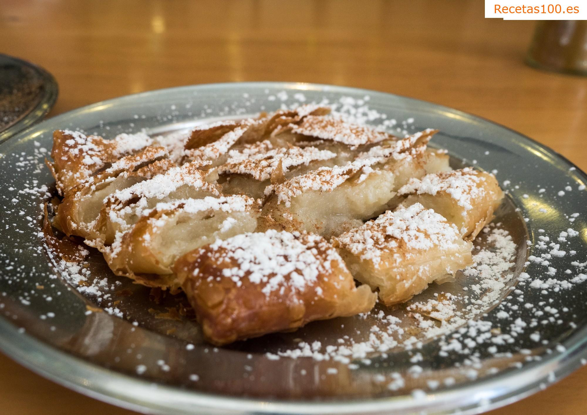 Bizcocho con pudding y crema agria