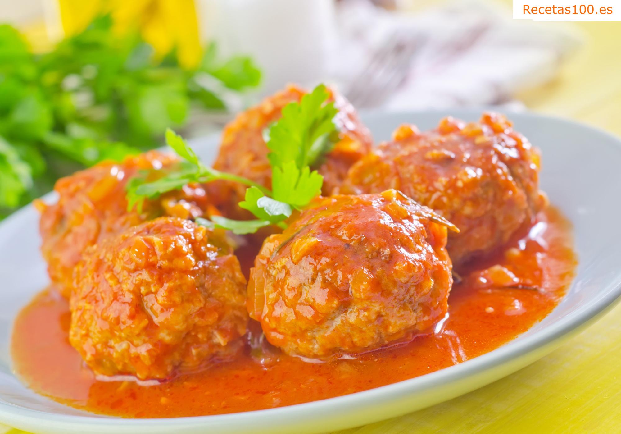 Bolas de carne en salsa cremosa