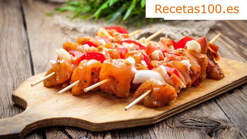 Brochetas de cerdo a la parrilla