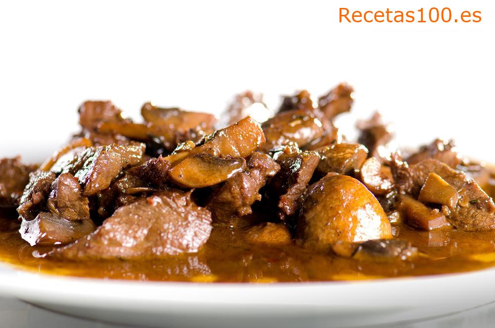Carne de cerdo con champiñones y arroz