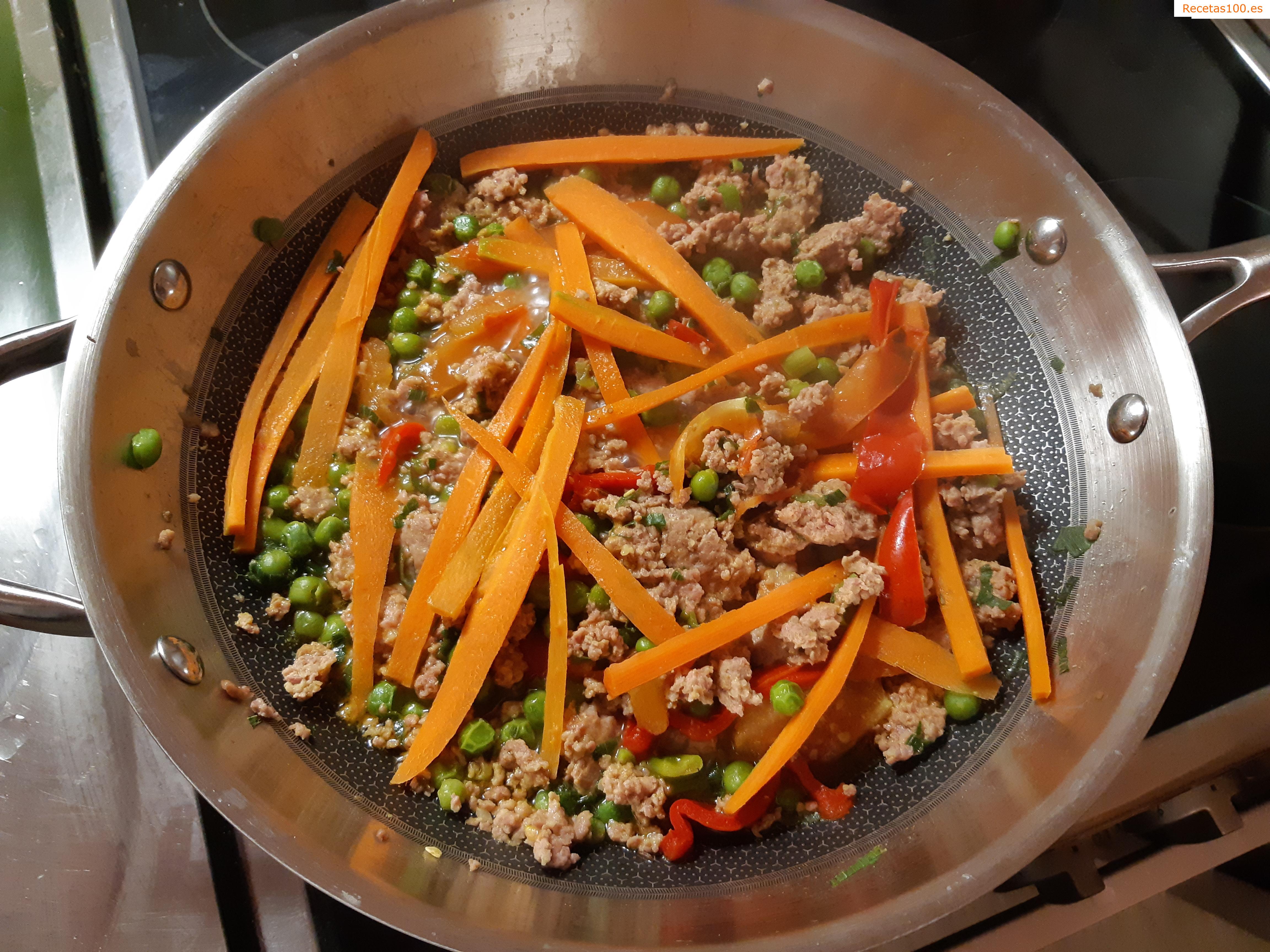 Carne molida de pavo con verduras y cuscús