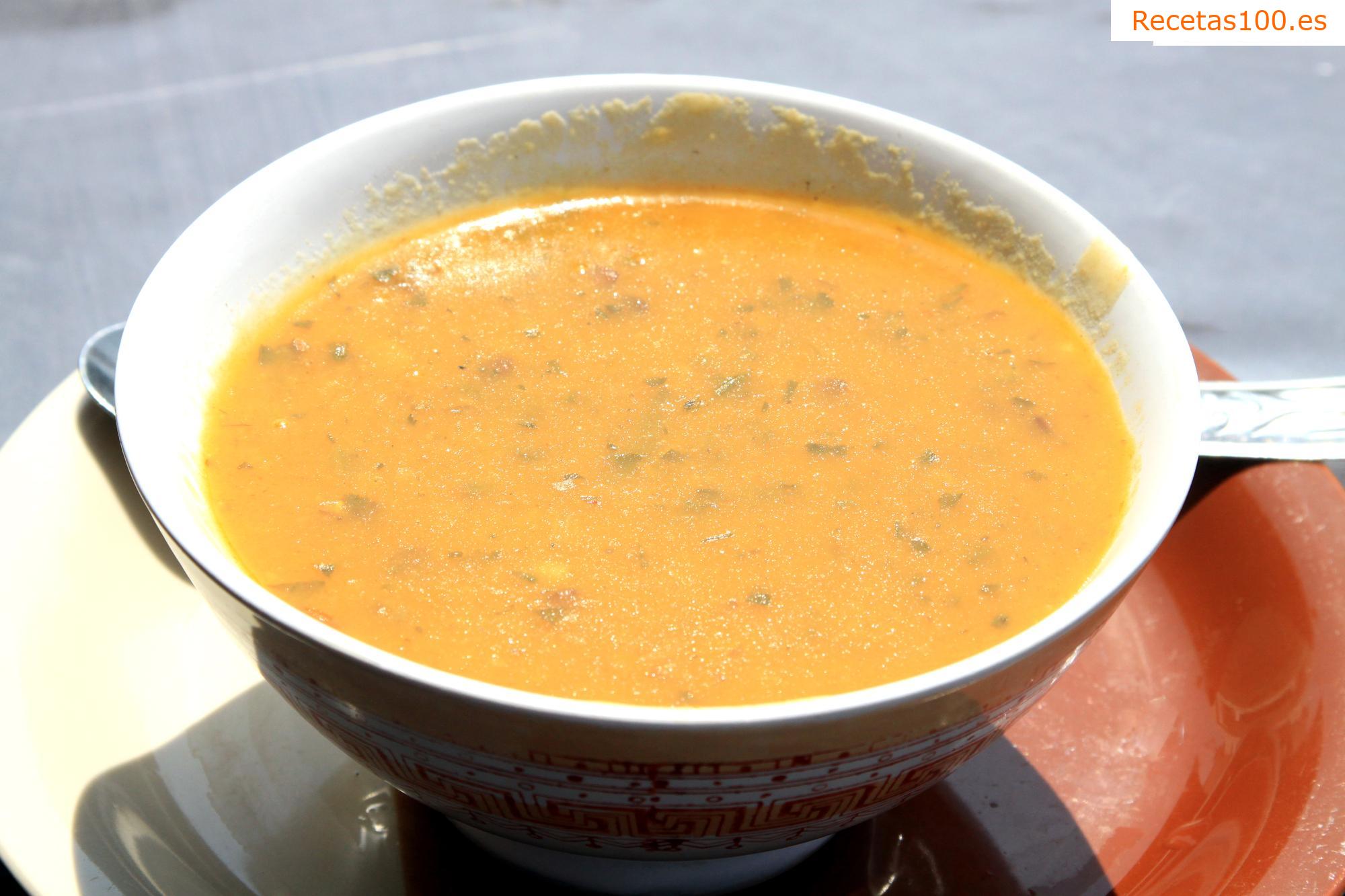 Crema de garbanzos con setas y tocino crujiente.