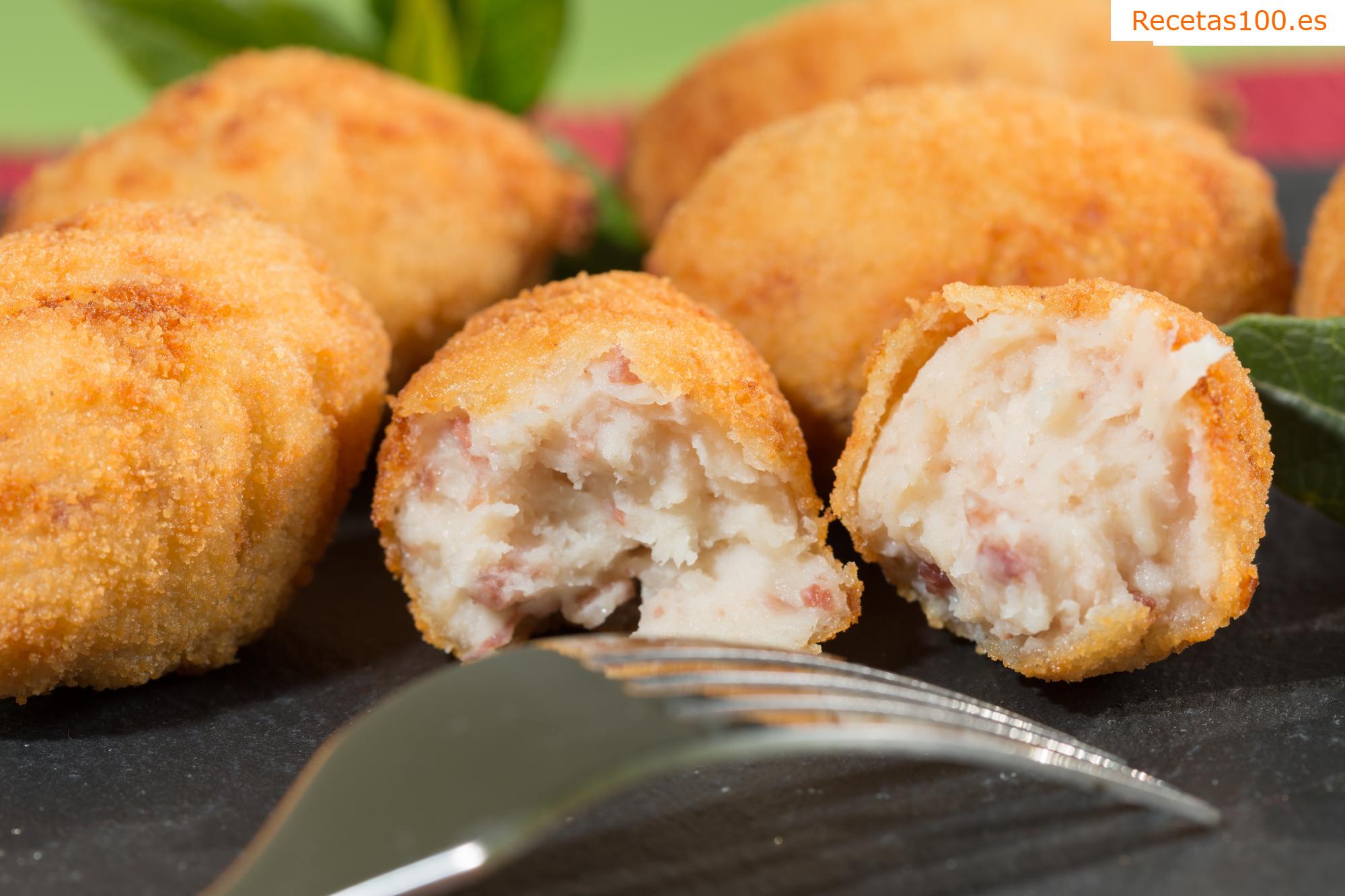 Croquetas de pollo con salsa roja