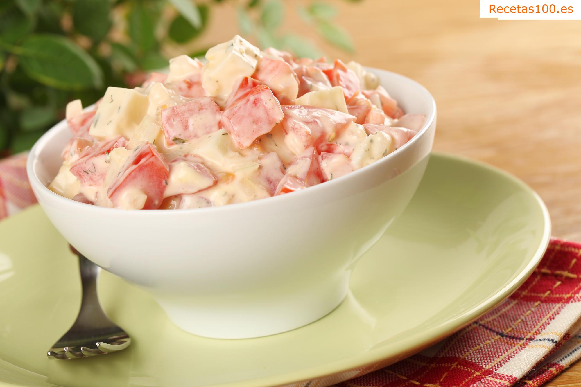 Ensalada de tomates con crema agria