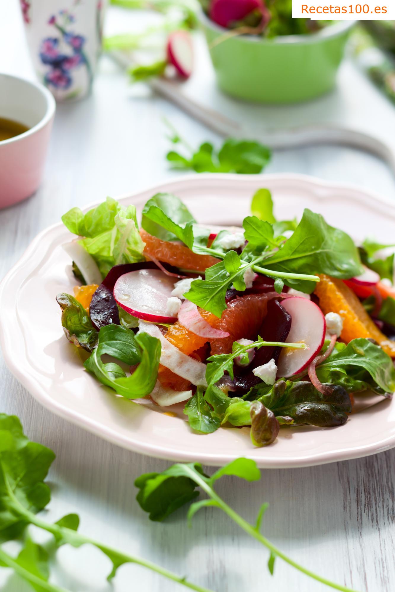 Ensalada picante de col con fruta