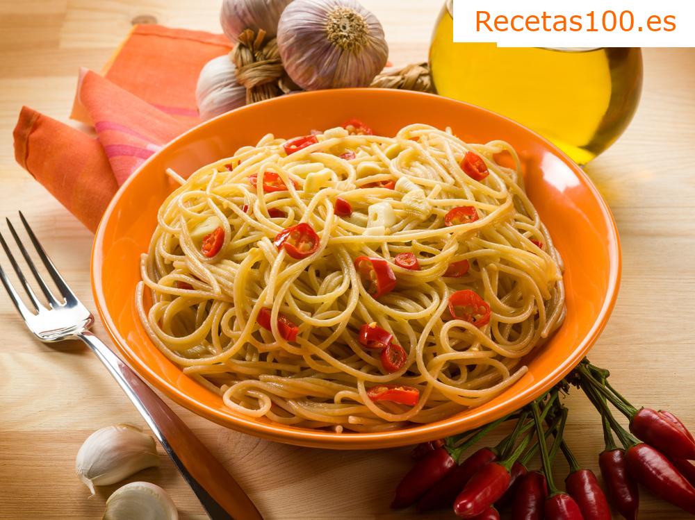 Espaguetis aglio olio e peperoncino