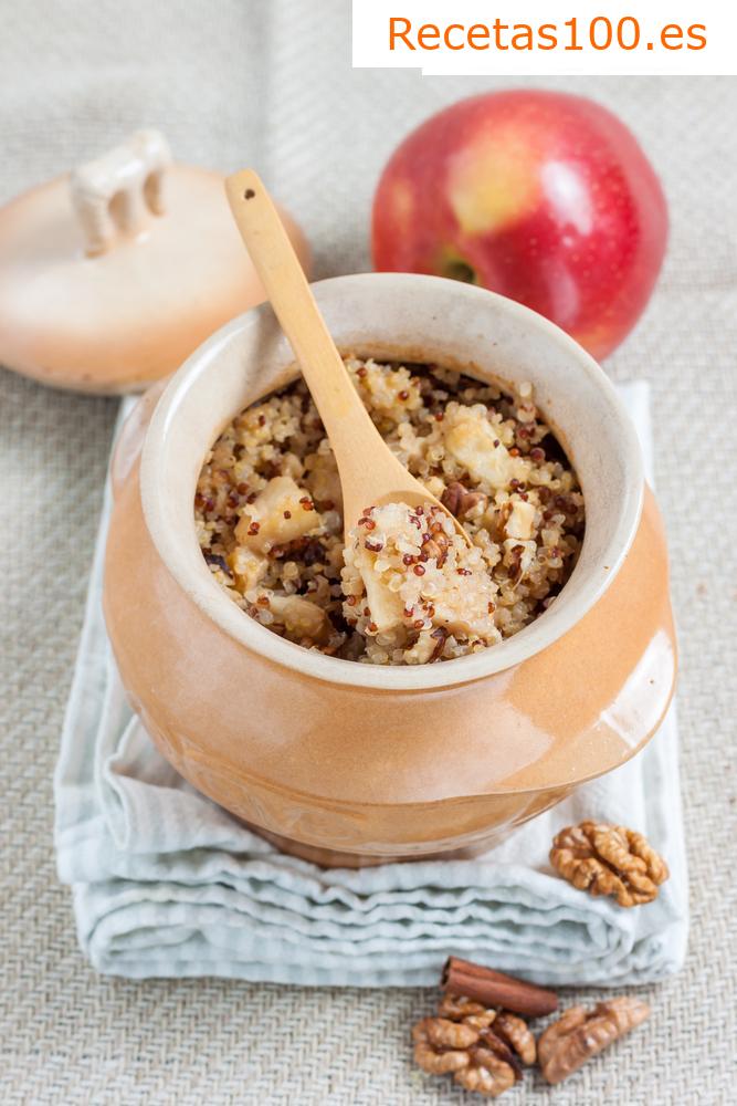 Gachas de quinoa con manzanas ralladas - para los más pequeños