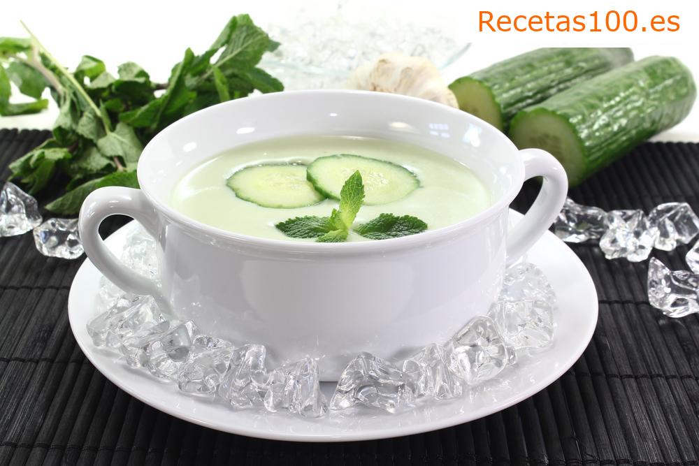 Gazpacho de pepino veraniego y refrescante