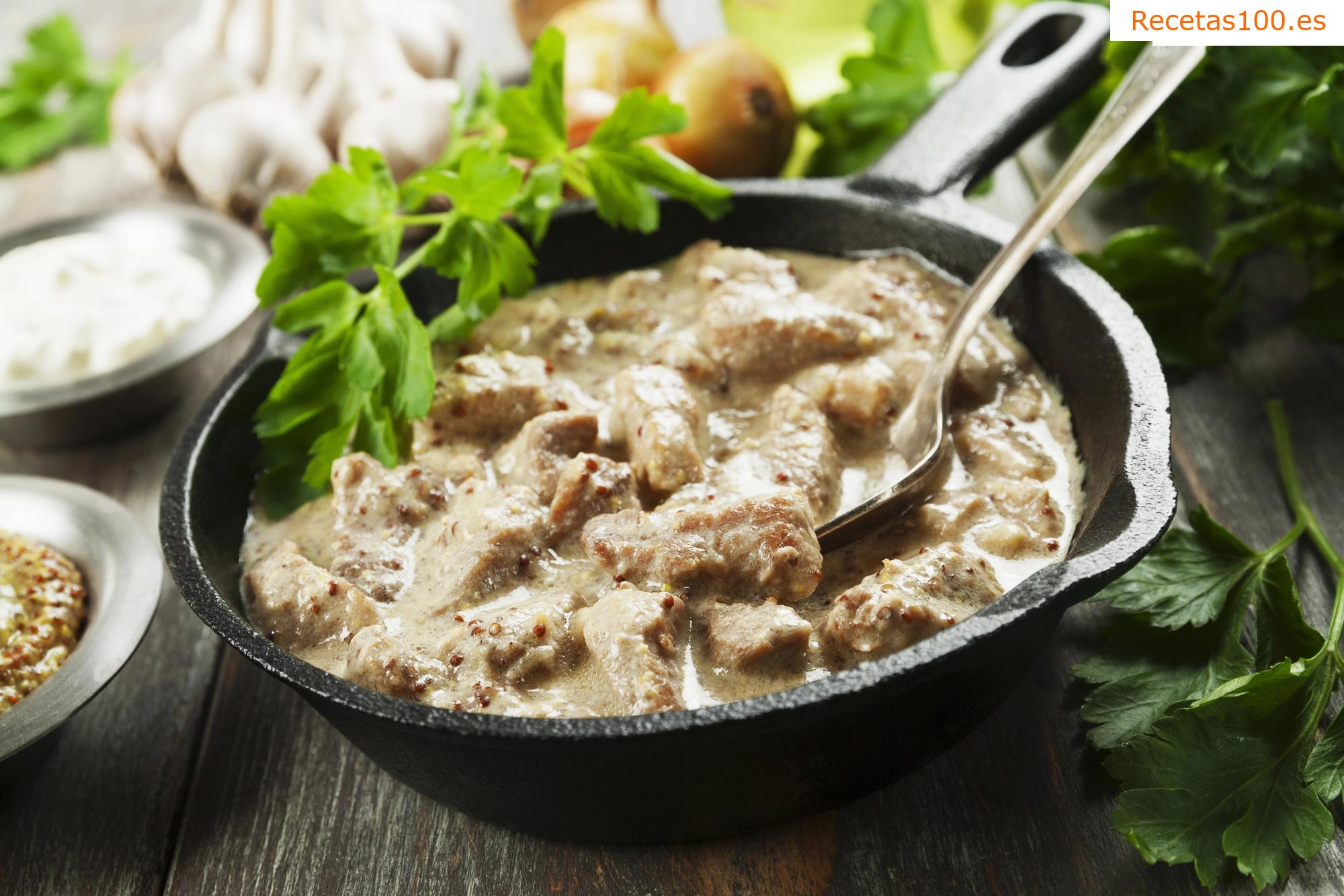 Hígado de vaca en crema agria - marinado