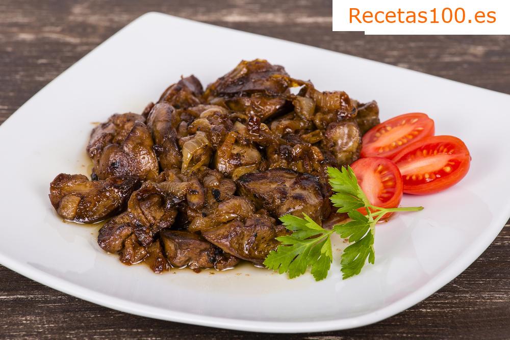 Hígados de pollo con cebolla
