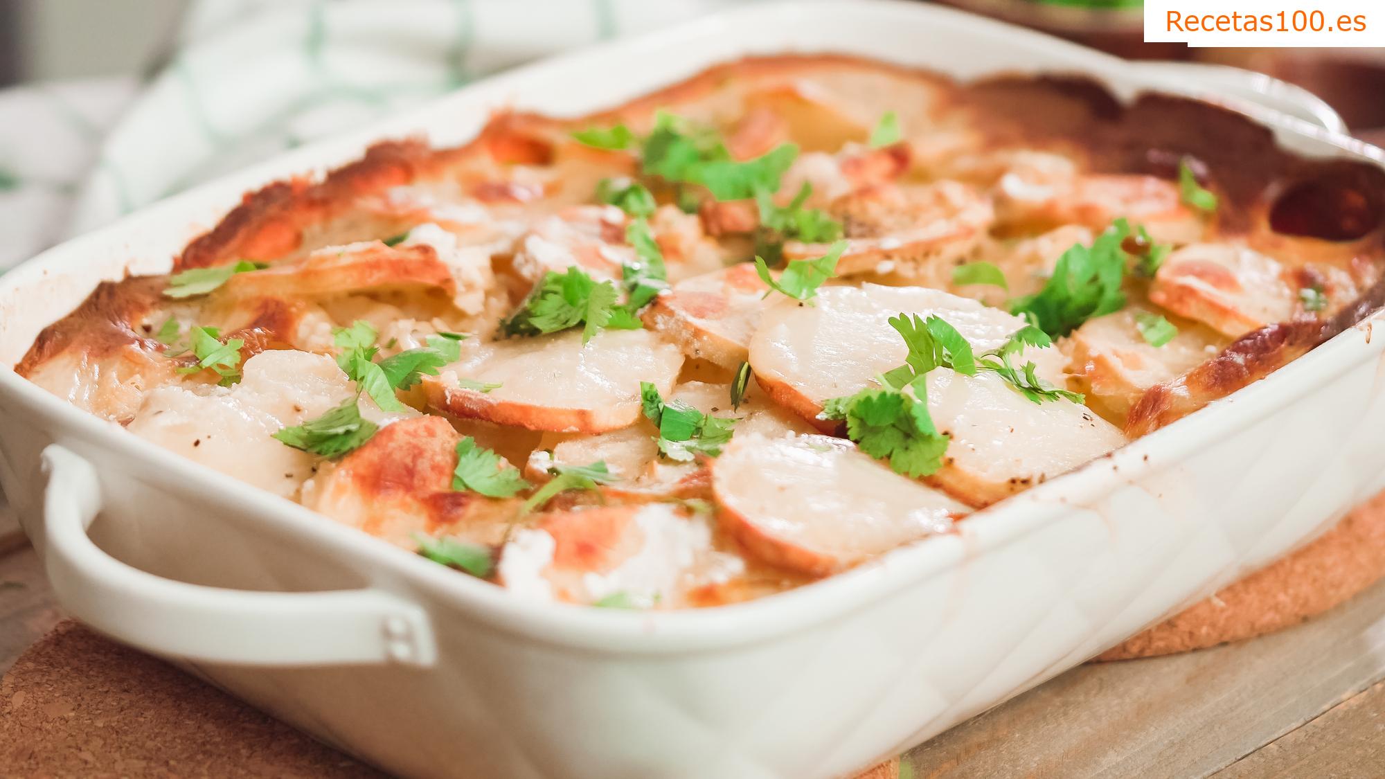 Pájaros de cabaña al horno con patatas y queso