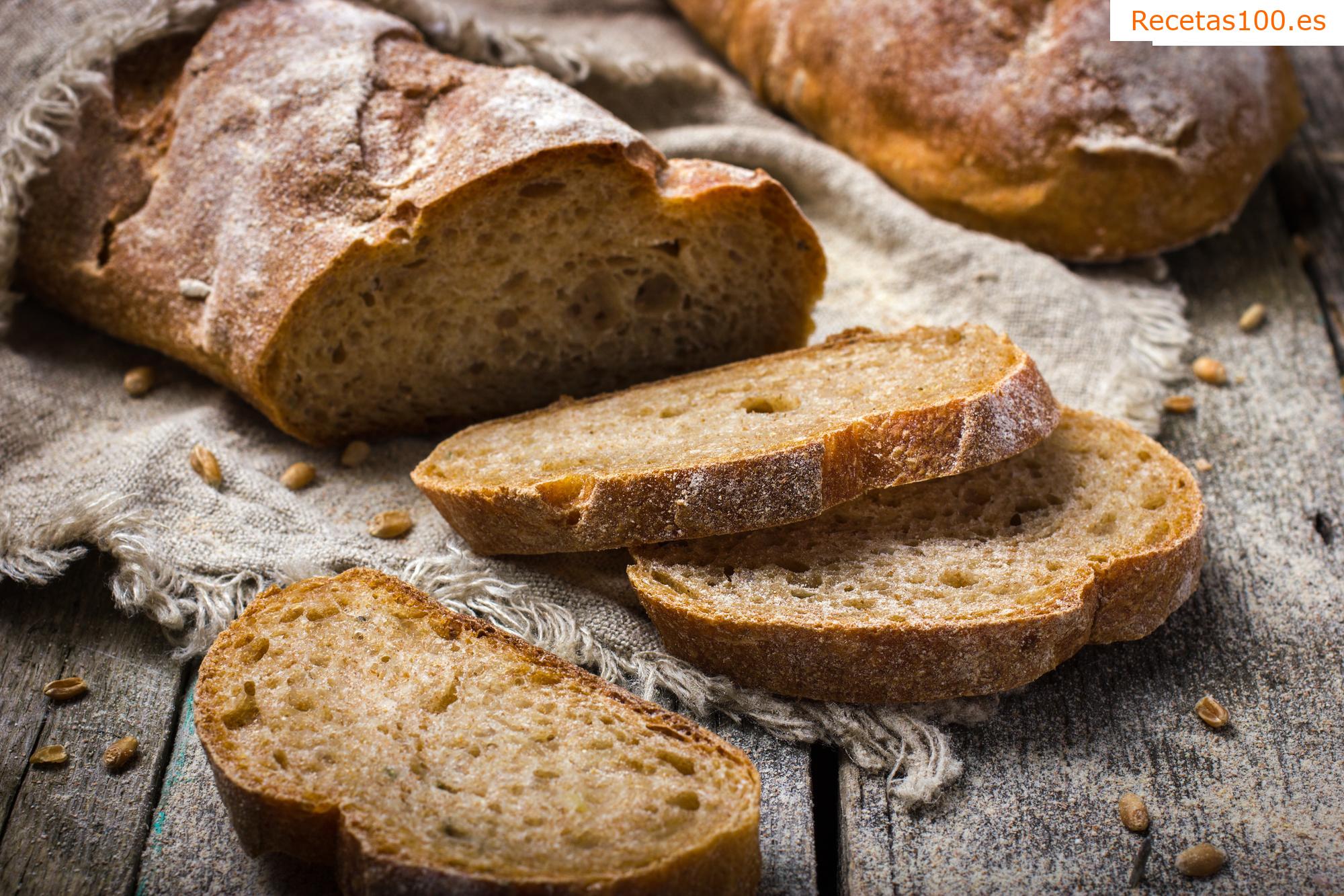 Pan de casa horneado en el horno