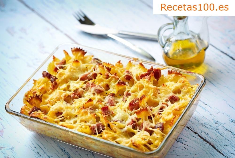 Pasta al horno con carne ahumada