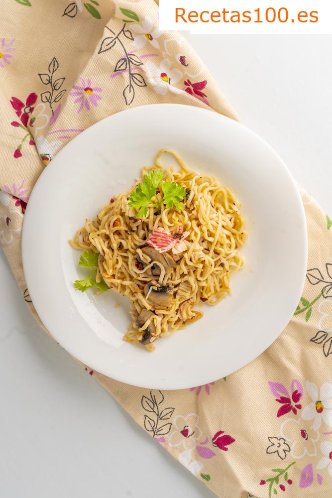 Pasta con palitos de cangrejo