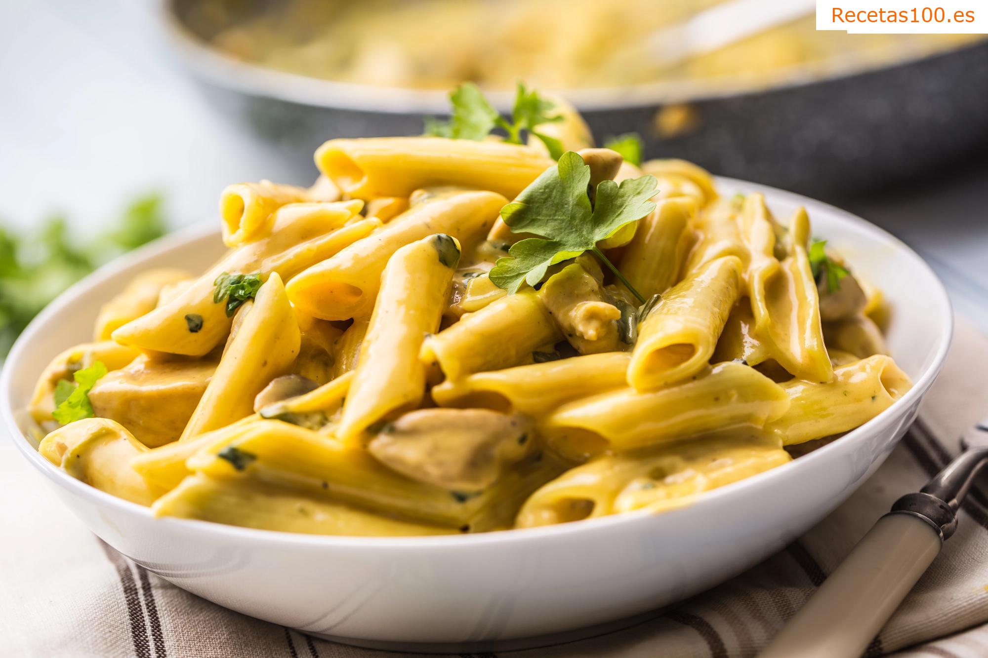Pasta con salsa de champiñones