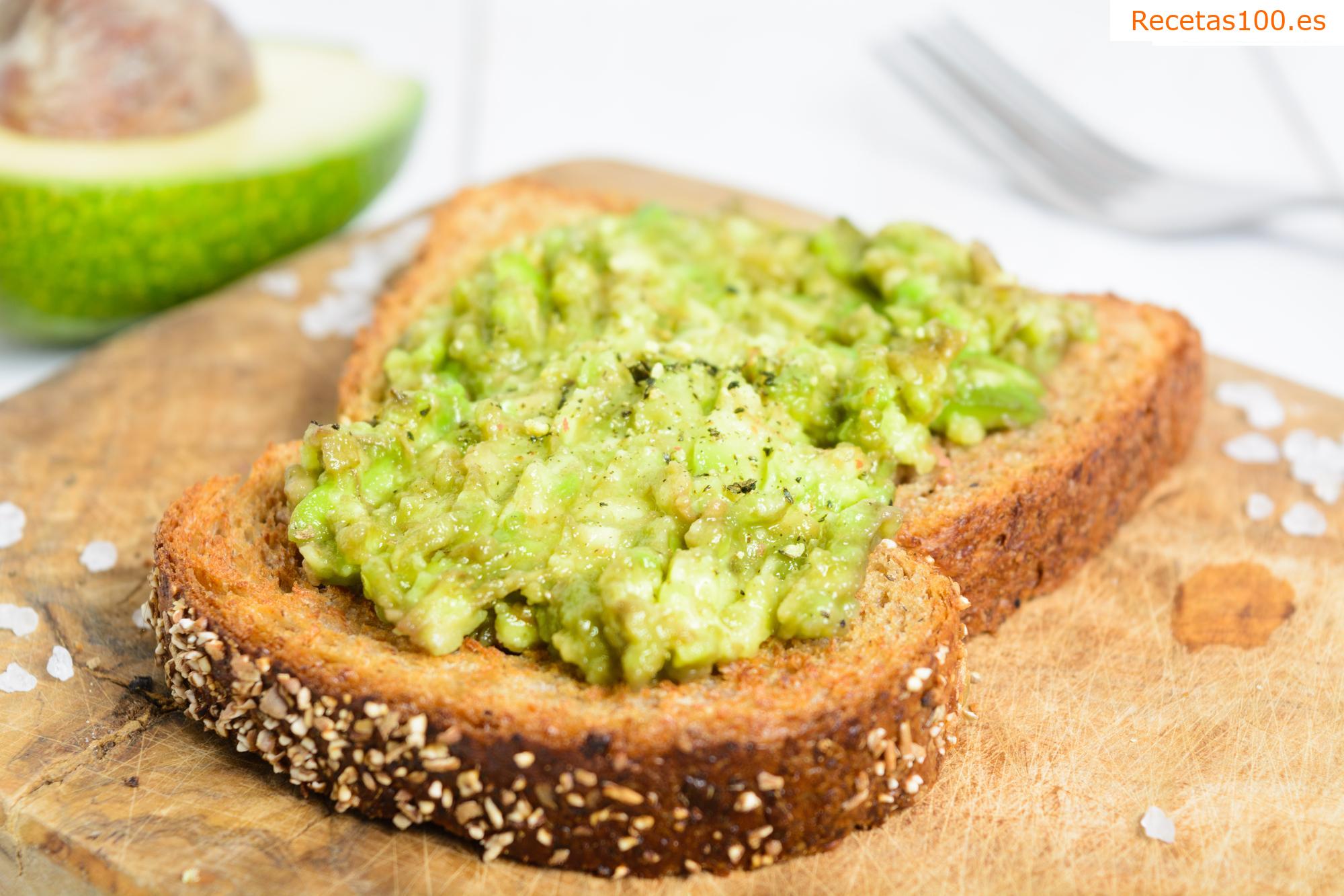 Pasta de aguacate con atún