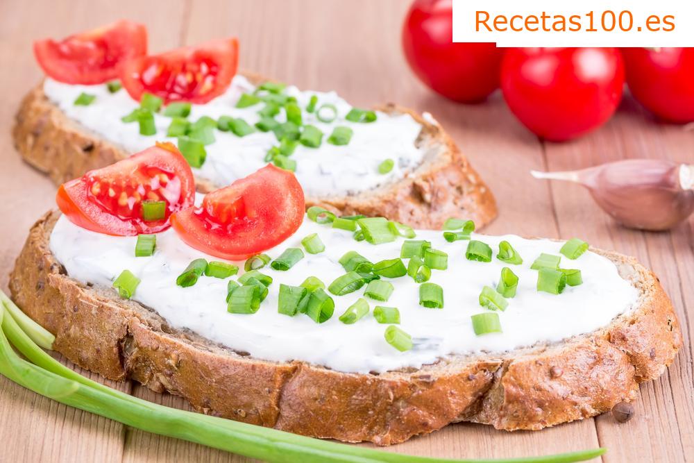 Pasta de huevo con queso y ajo