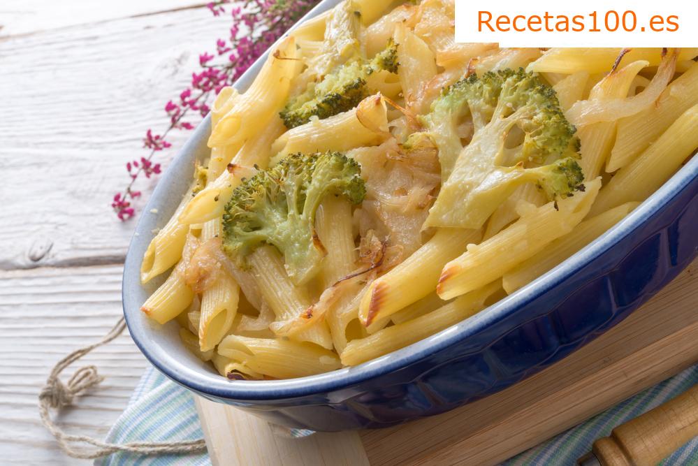 Pasta gratinada con jamón y brócoli