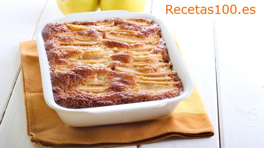 Pastel agujereado con glaseado y pudding de limón