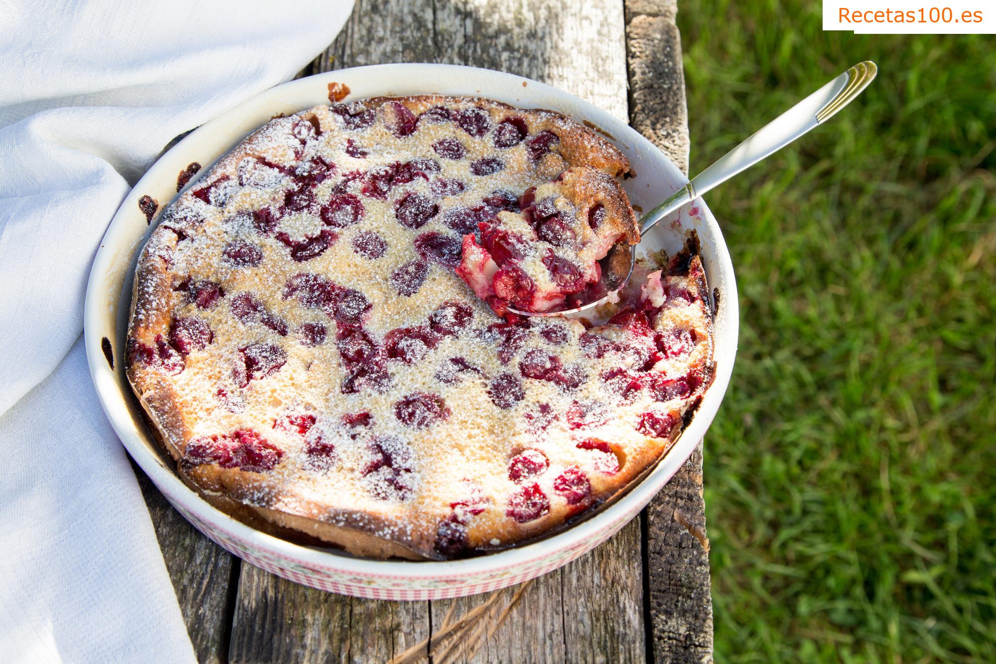 Pastel de frutas en tazas