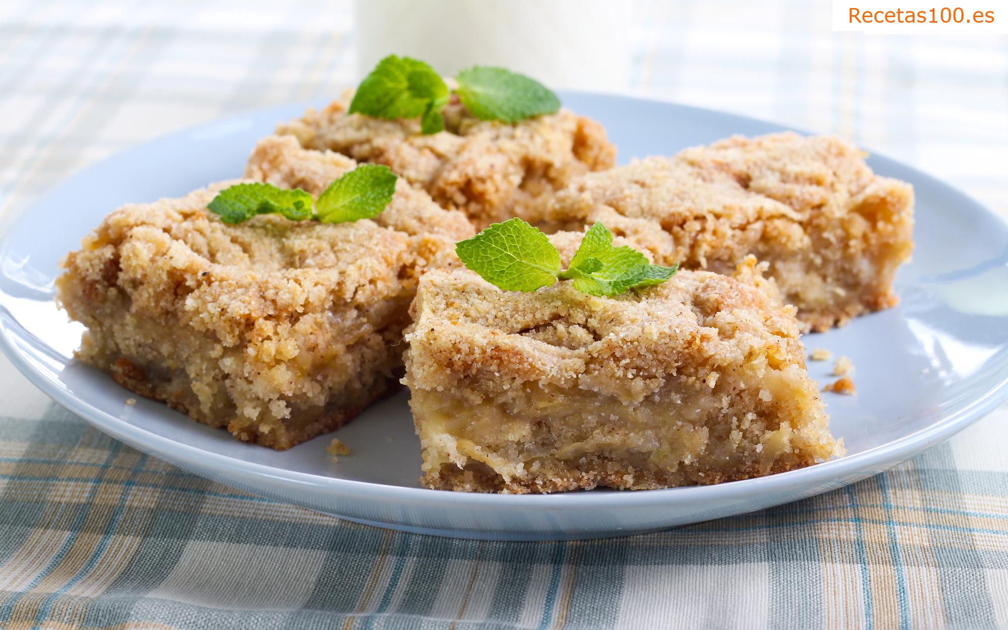 Pastel de requesón con manzanas y aroma de canela