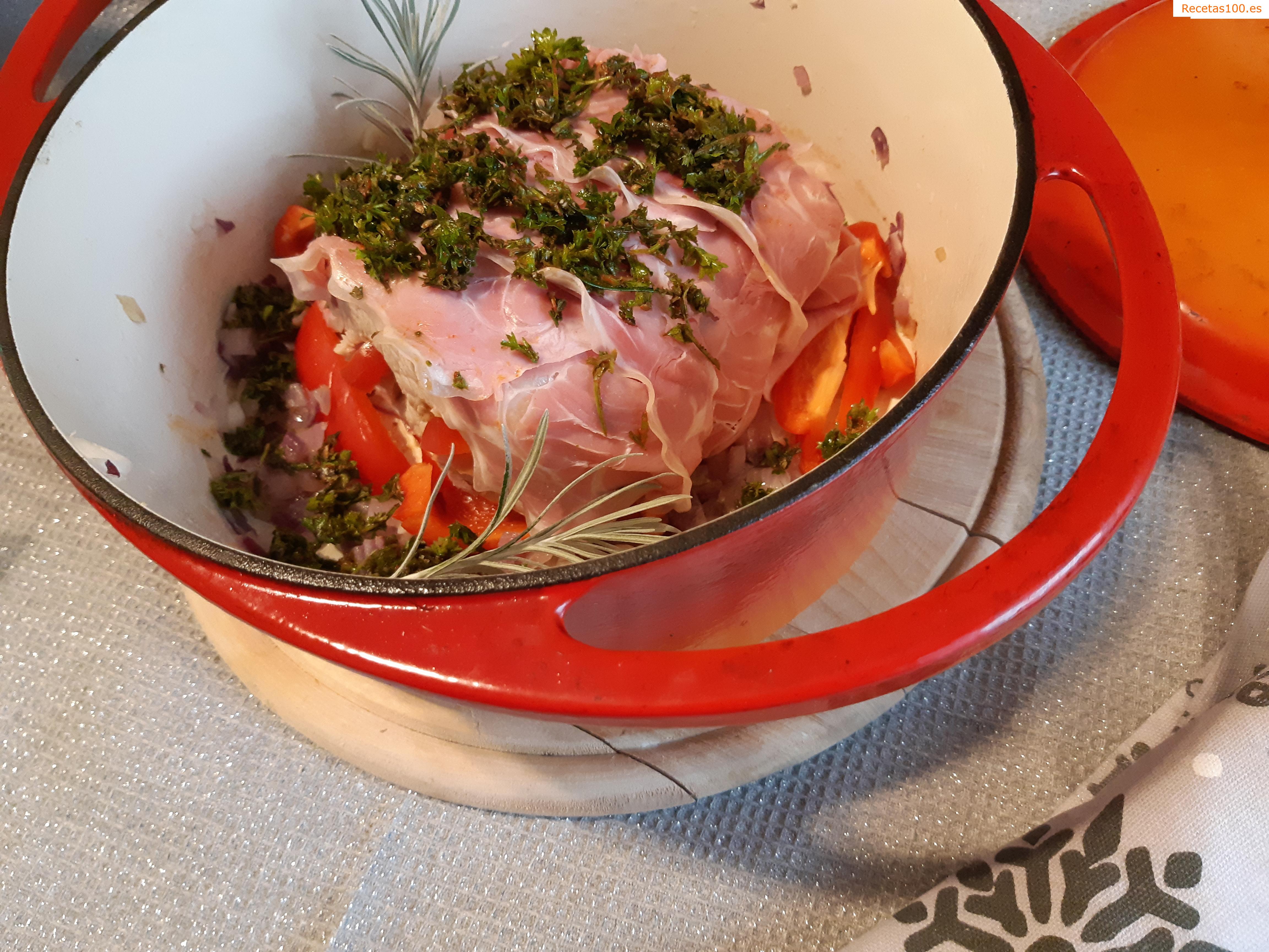 Pernil de cerdo relleno de queso ahumado