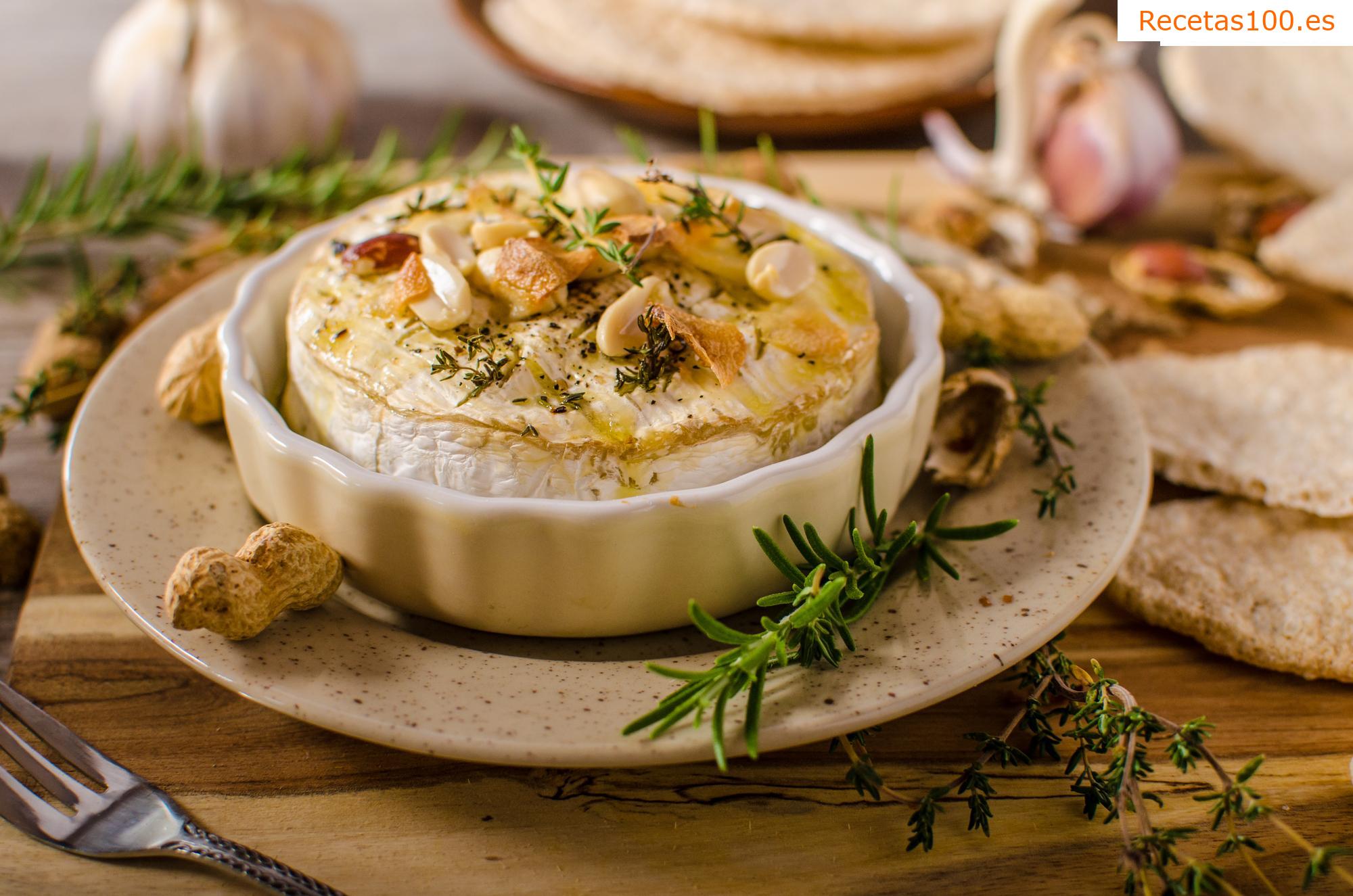 Queso de camembert con ajo y nueces