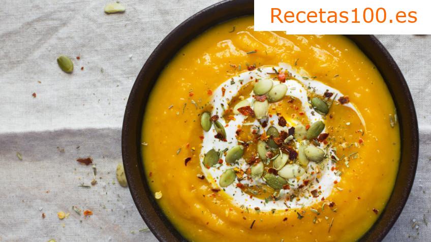 Sopa de calabaza con chile y crema agria