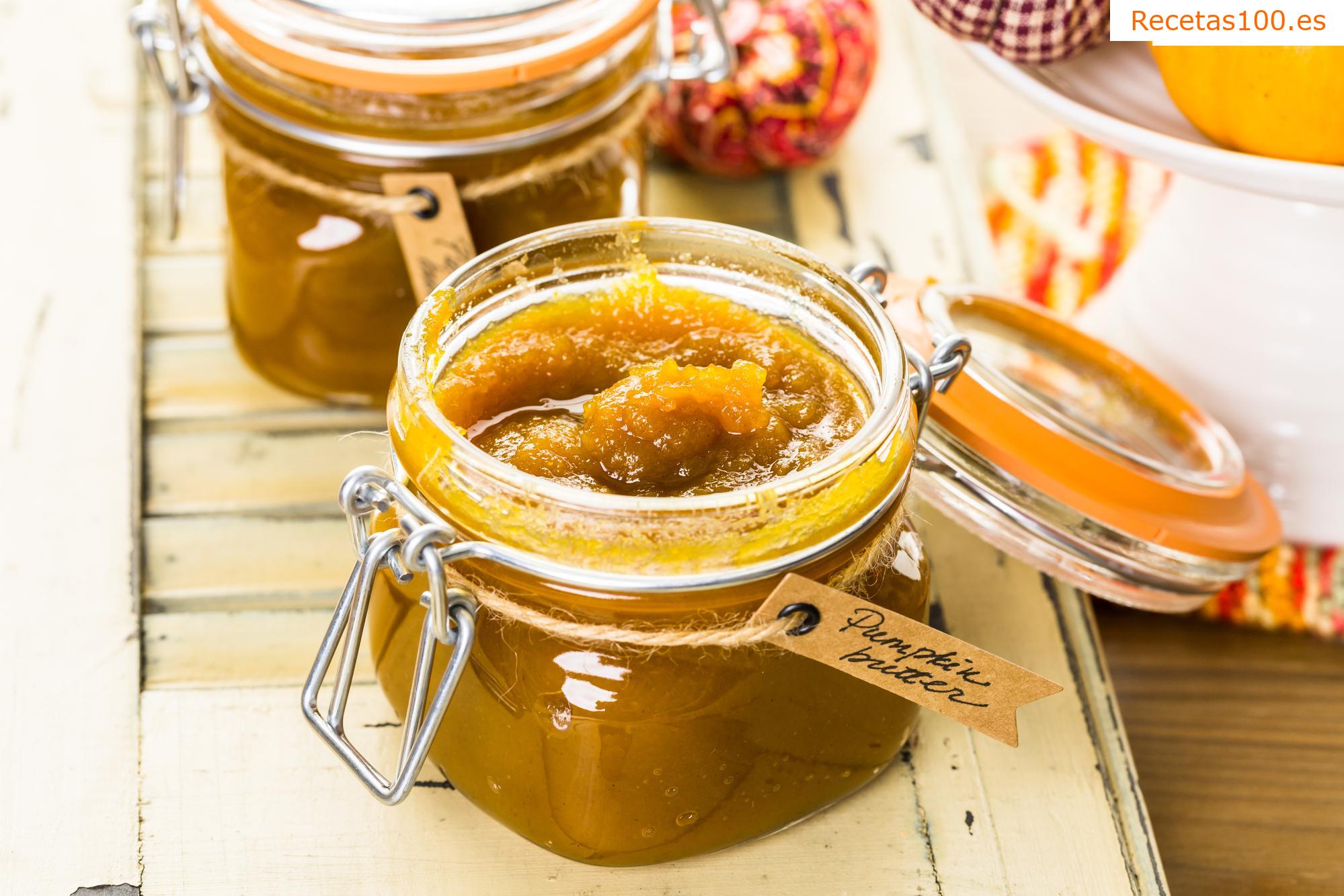 Sopa de calabaza con mantequilla de anacardos