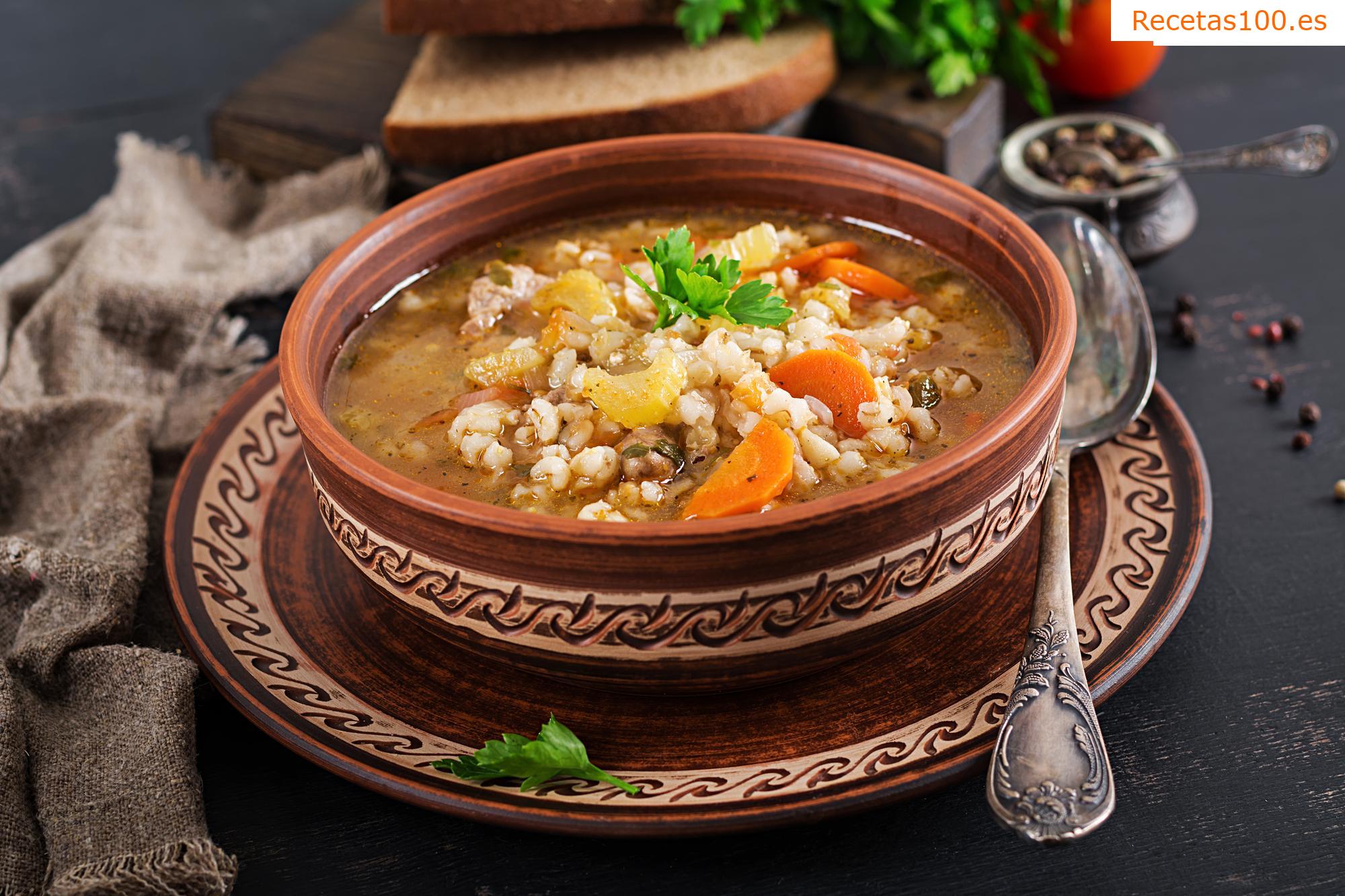 Sopa de cebada con champiñones