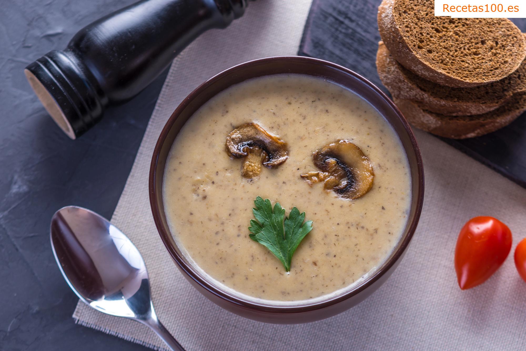 Sopa de champiñones con crema