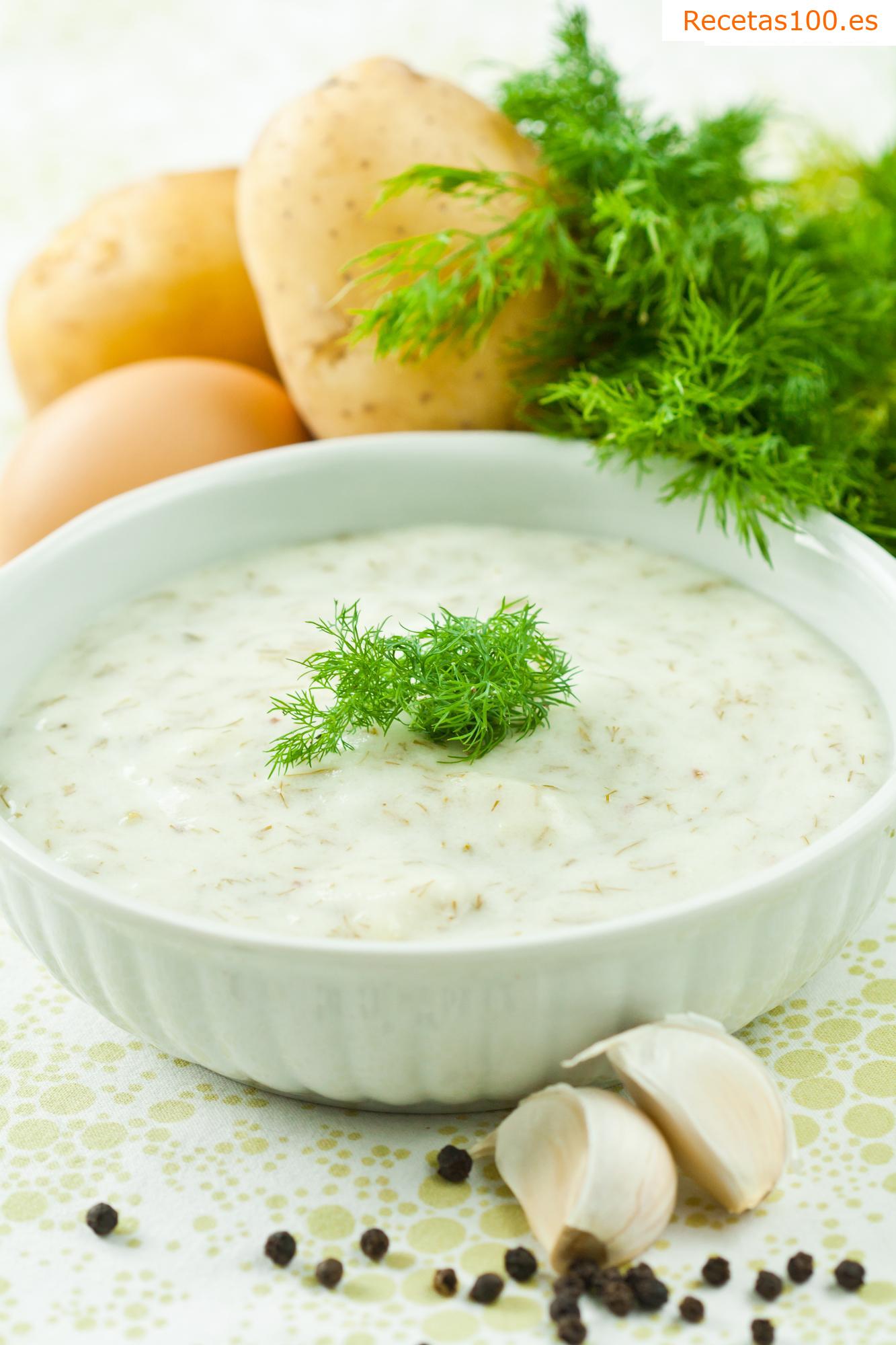 Sopa de eneldo con patatas y champiñones