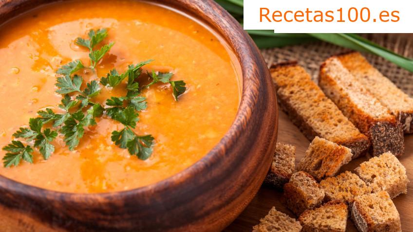 Sopa de lentejas rojas con curry
