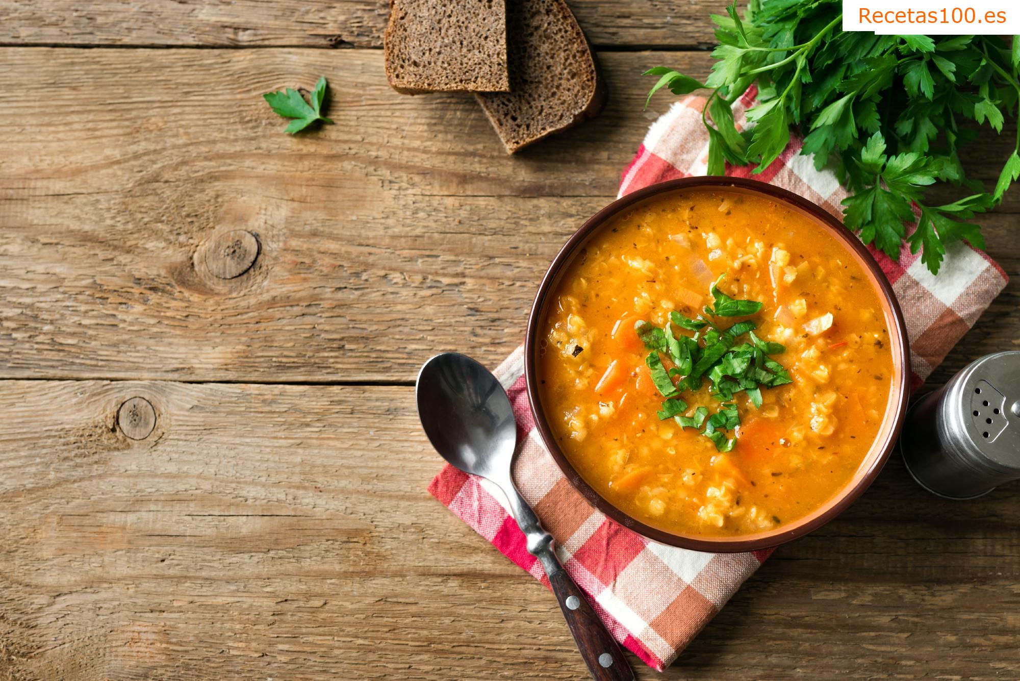 Sopa de lentejas rojas