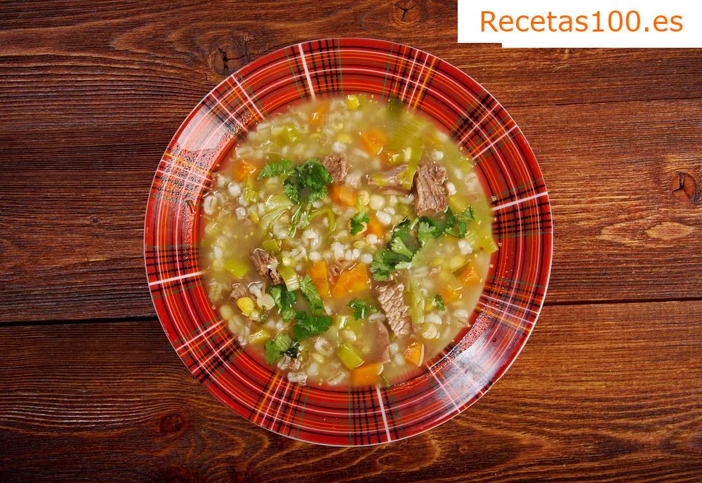Sopa de perlita con carne ahumada y verduras