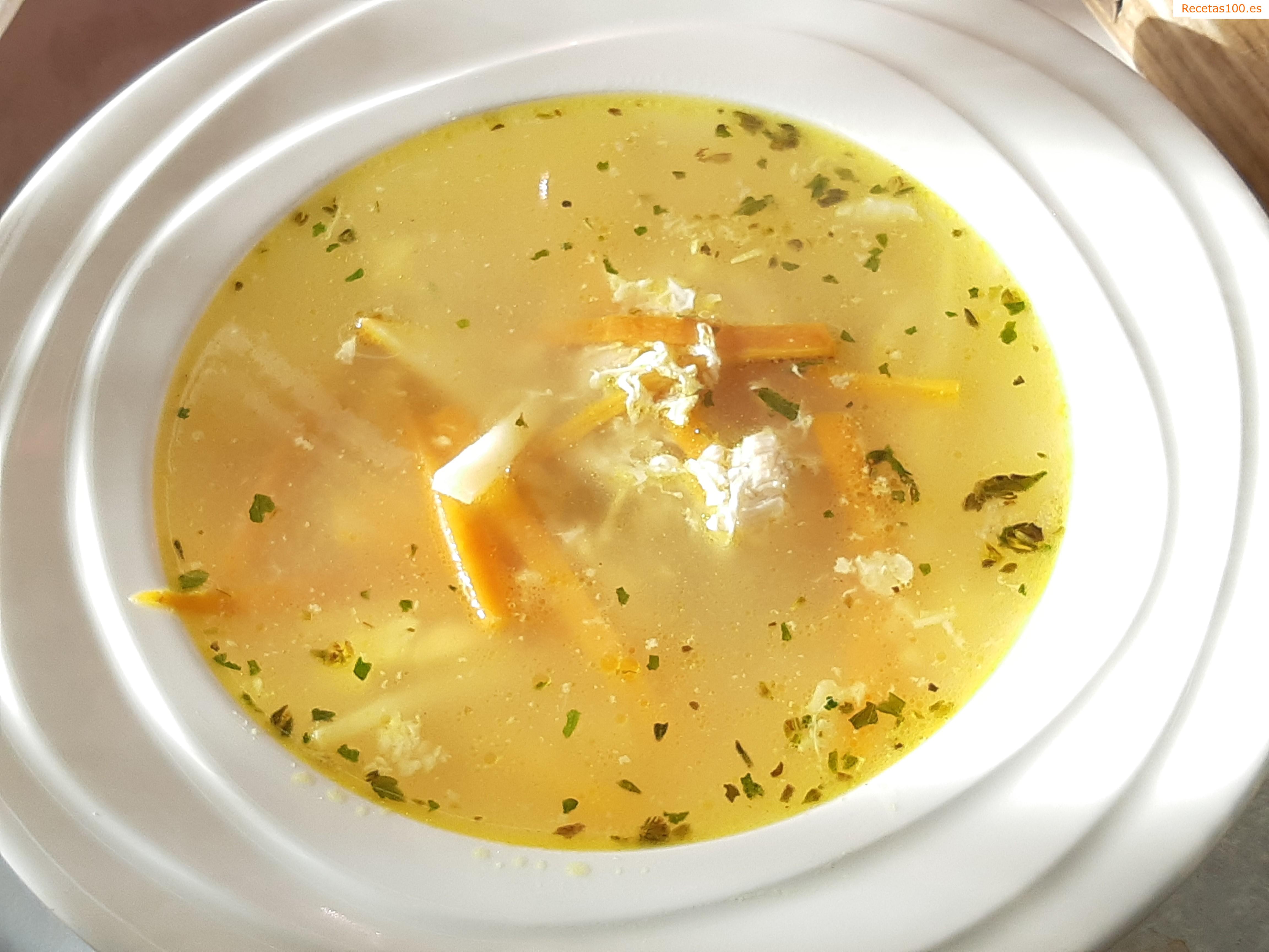 Sopa de pollo simple estilo asiático