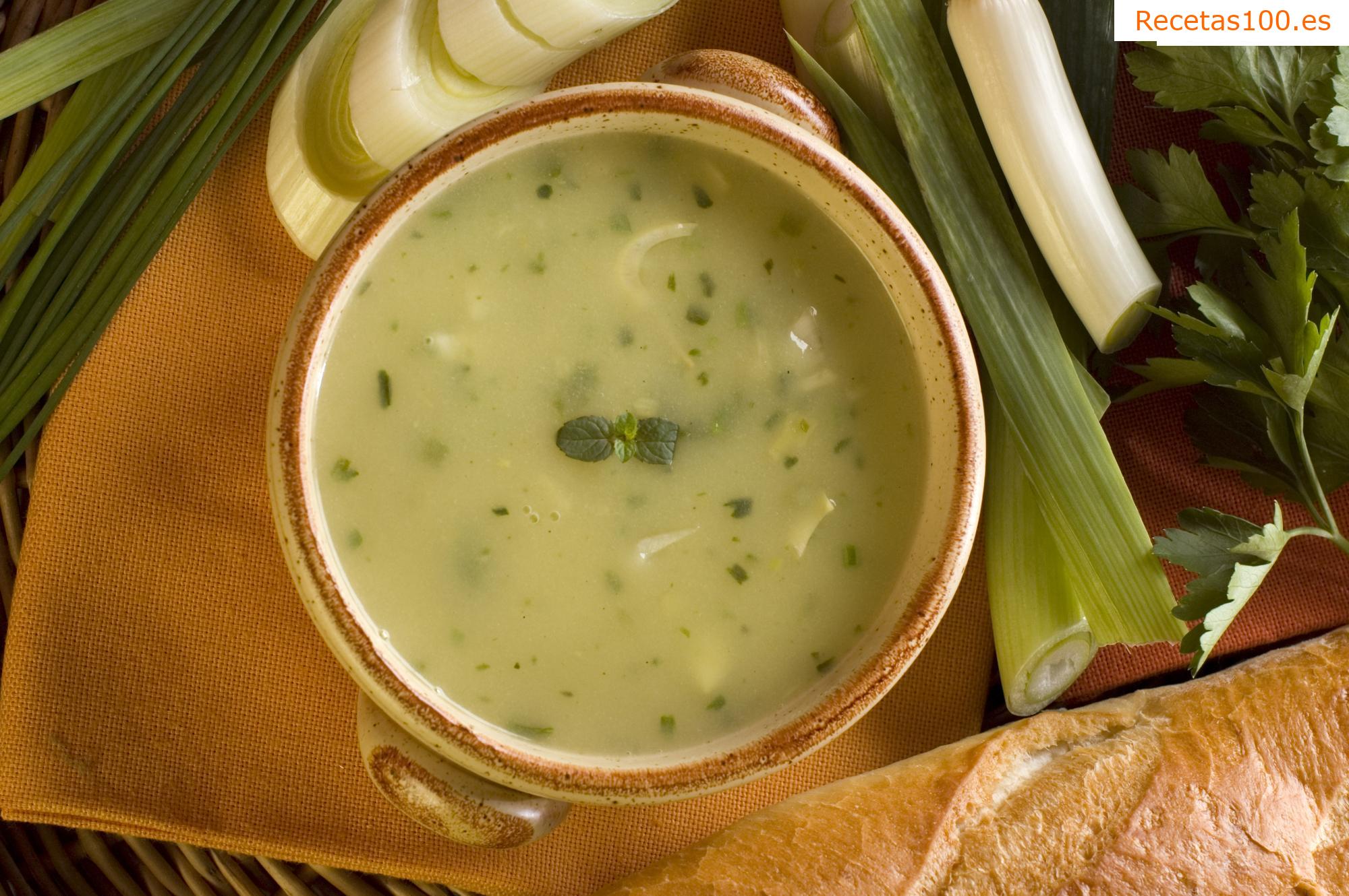 Sopa de puerro con queso fundido