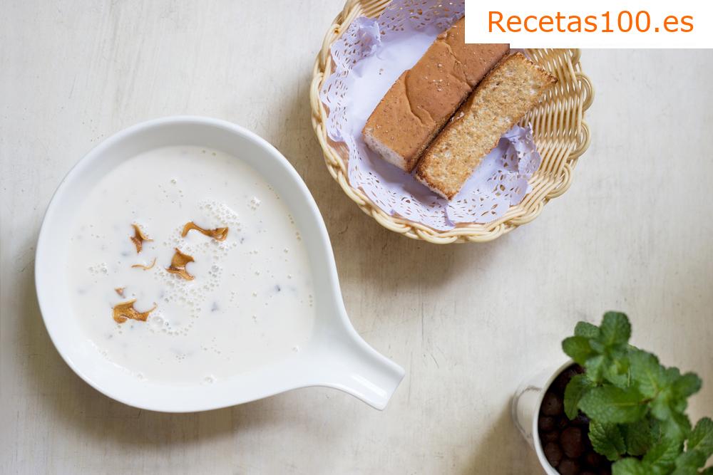 Sopa de suero de leche