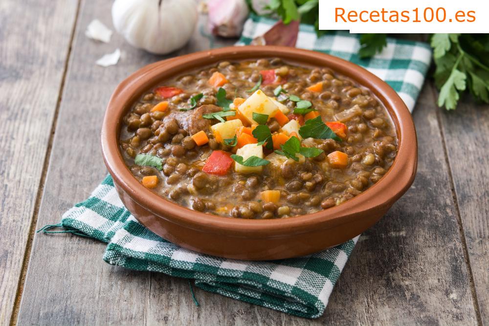 Sopa espesa de lentejas rojas