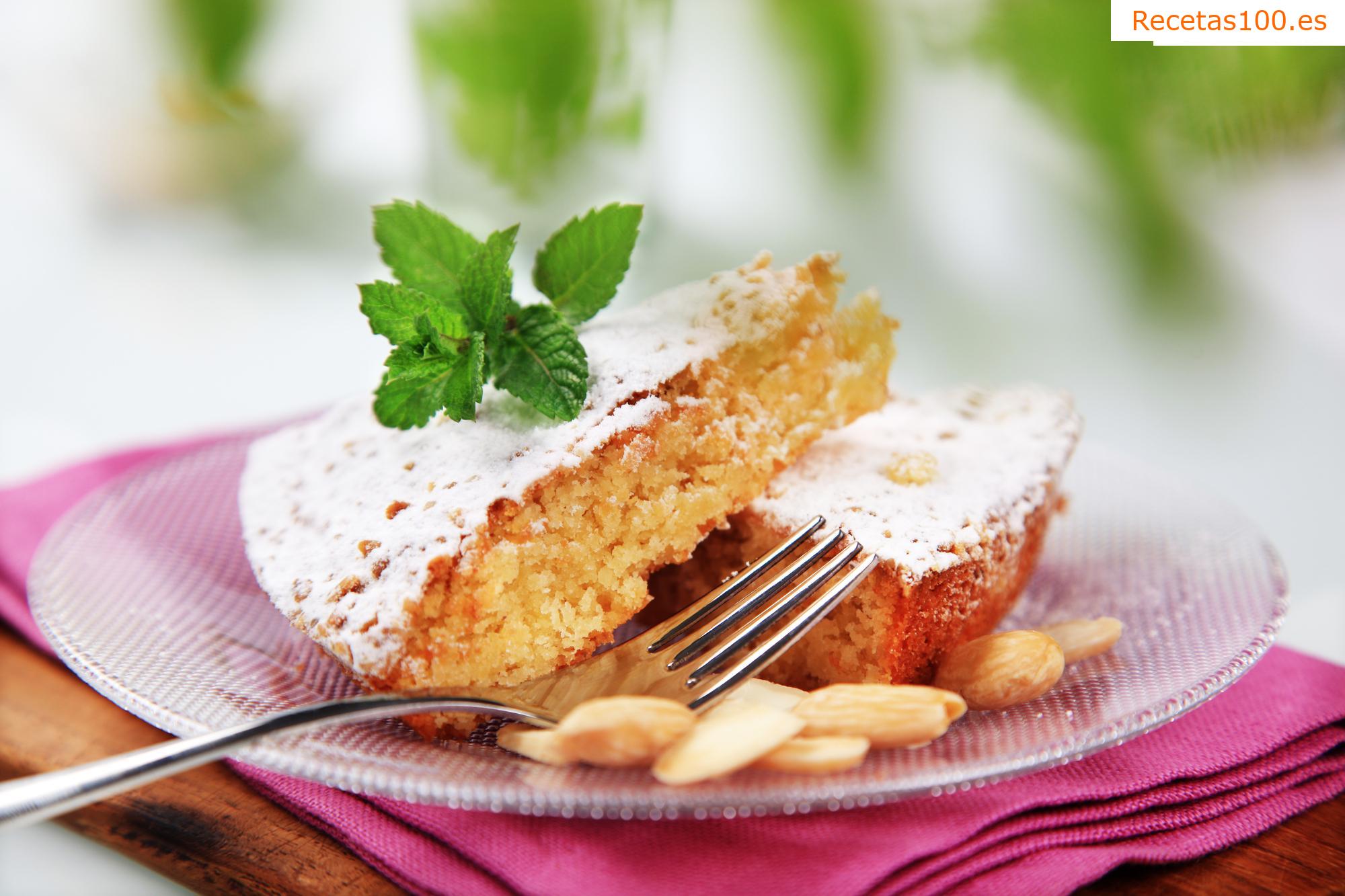 Tarta de frutas con almendras