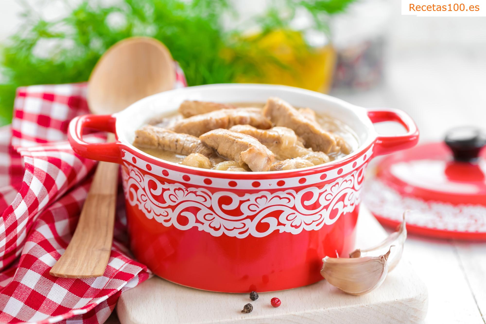 Tiras de pollo con zanahorias y colinabo al vapor